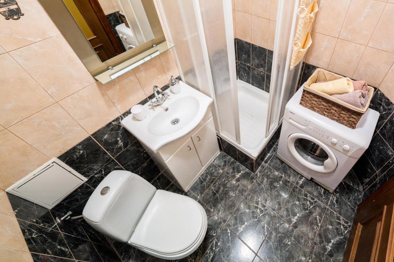 Romari Два Поверхи Lägenhet Lviv Exteriör bild